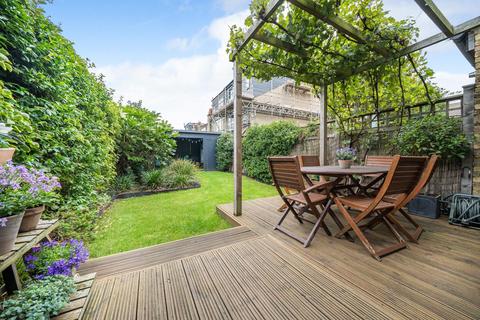 17 Bridgford Street, London, SW18 3TQ