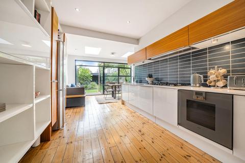 17 Bridgford Street, London, SW18 3TQ