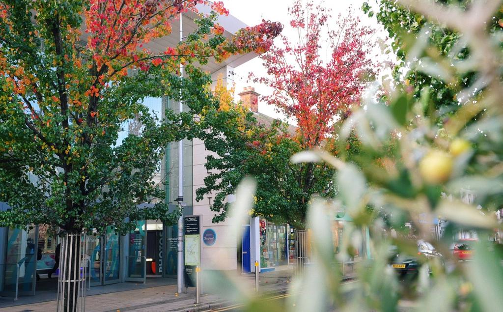 WaltononThames, Surrey, KT12 3 bed flat for sale £500,000