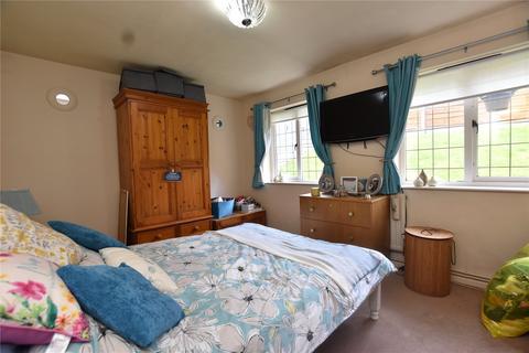 2 bedroom bungalow for sale, Thorndale Close, Royton, Oldham, Greater Manchester, OL2