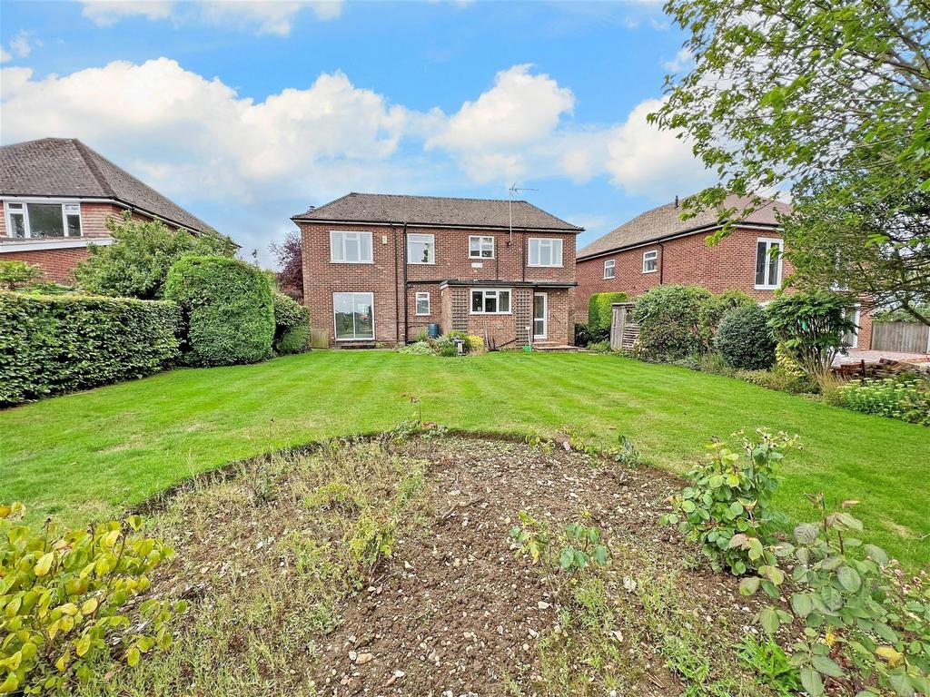 Pitfield Drive, Meopham, Kent 4 bed detached house for sale £800,000