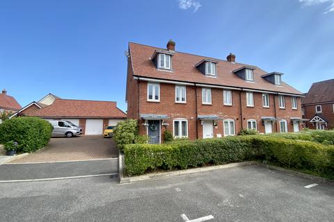 3 bedroom townhouse for sale, Hedley Way, Hailsham, East Sussex, BN27