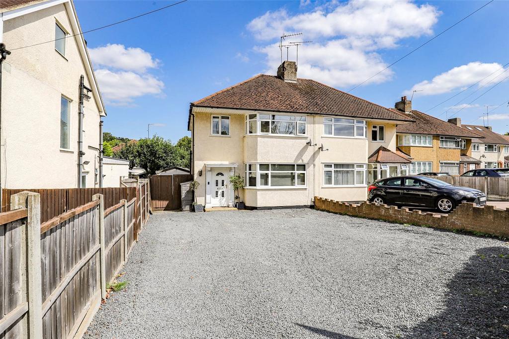 Beech Road, St. Albans... 3 bed semidetached house £2,300 pcm (£531 pw)