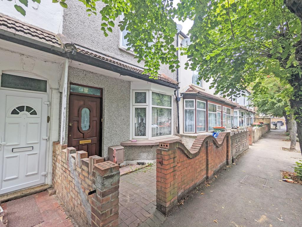 St. Avenue, London, E7 4 bed terraced house for sale £620,000