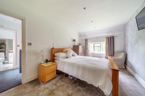 2 Baconsmead, Denham, Uxbridge, UB9 5AY