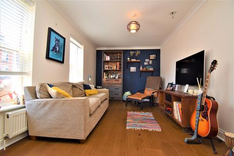 3 bedroom semi-detached house to rent, Hythe Hill, Colchester, CO1