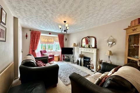 3 bedroom semi-detached house for sale, Lancelot Close, Leicester Forest East