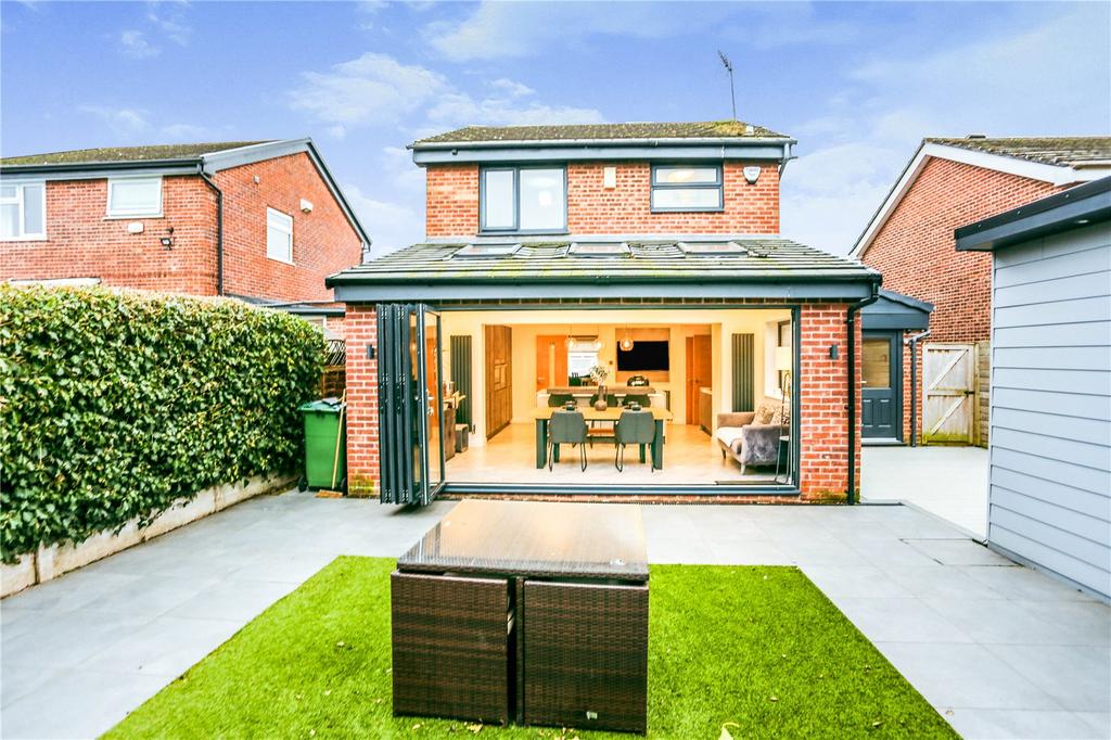 Turnstone Road, Offerton, Stockport, SK2 4 bed detached house £400,000