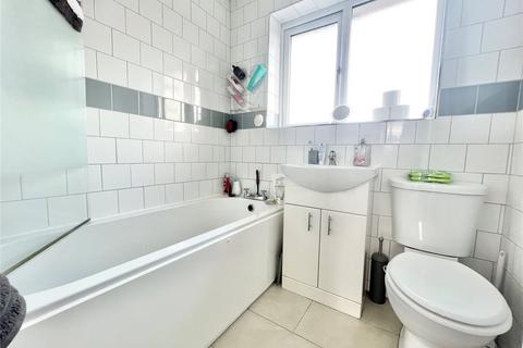 20 Chestnut Gardens, Denton, Manchester, M34 6AE