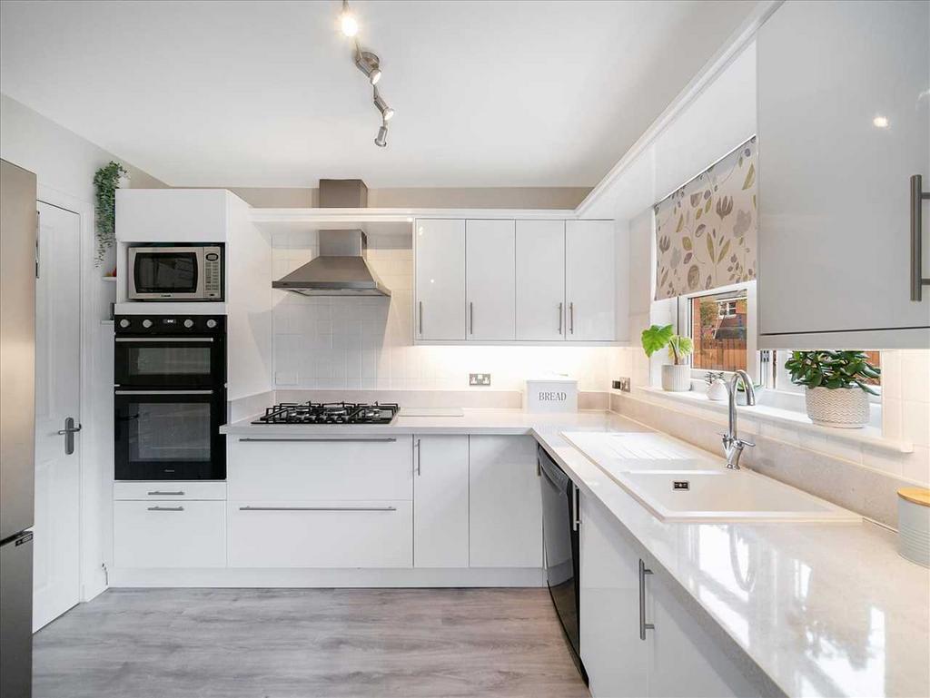 Kitchen Area (1)