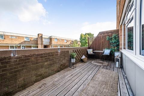 11 Lydney Close, London, SW19 6JN