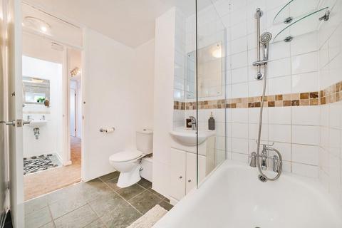 11 Lydney Close, London, SW19 6JN
