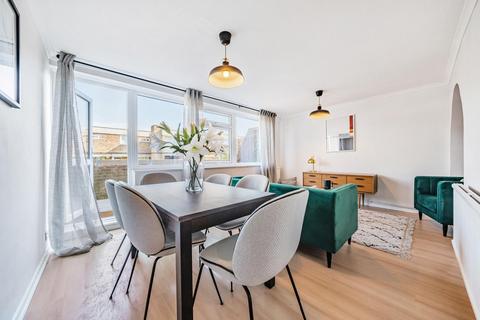 11 Lydney Close, London, SW19 6JN