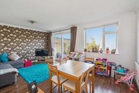 4 bedroom end of terrace house for sale, Grovehall Road, Bushey