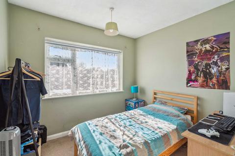 18 Grove Hall Road, Bushey, WD23 2EH