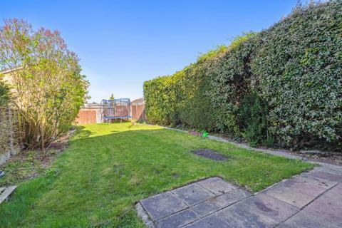 18 Grove Hall Road, Bushey, WD23 2EH