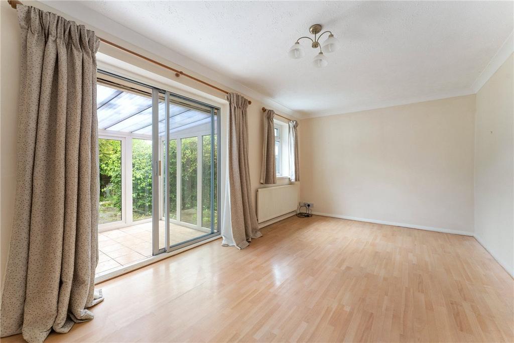 Chestnut Rise, Bar Hill, Cambridge, CB23 2 bed bungalow for sale £300,000