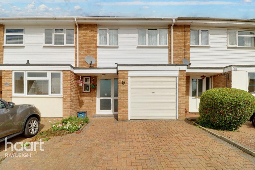 Fairfield Road, LeighOnSea 3 bed terraced house for sale £290,000