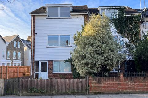 87 Whitton Road, Twickenham, TW1 1BZ