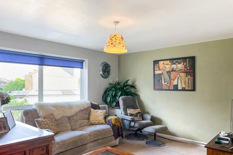 87 Whitton Road, Twickenham, TW1 1BZ