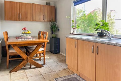 87 Whitton Road, Twickenham, TW1 1BZ