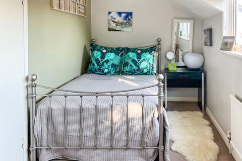 87 Whitton Road, Twickenham, TW1 1BZ