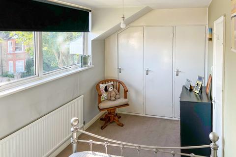 87 Whitton Road, Twickenham, TW1 1BZ