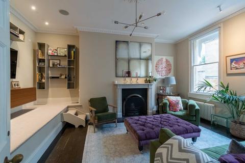 3 bedroom house to rent, Russell Street, Bath.