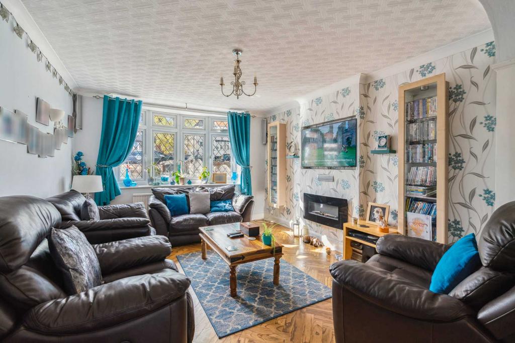Wayside Avenue, Bushey Heath 3 bed semidetached house for sale £735,000