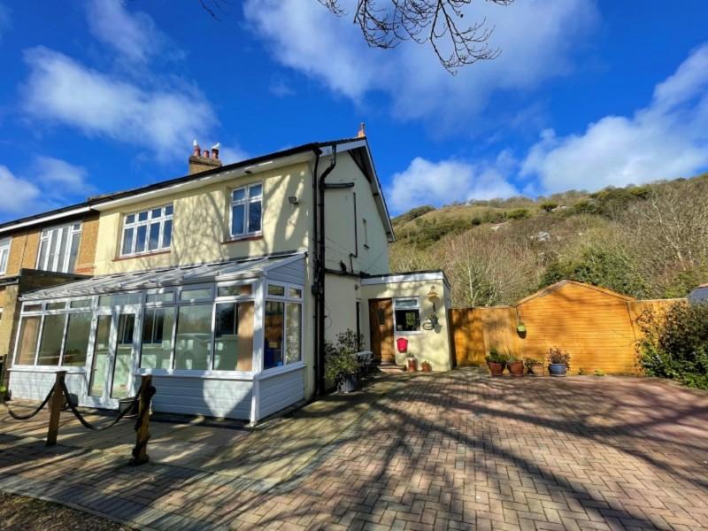 Madeira Road, Ventnor, Isle Of Wight.... 3 bed semidetached house £