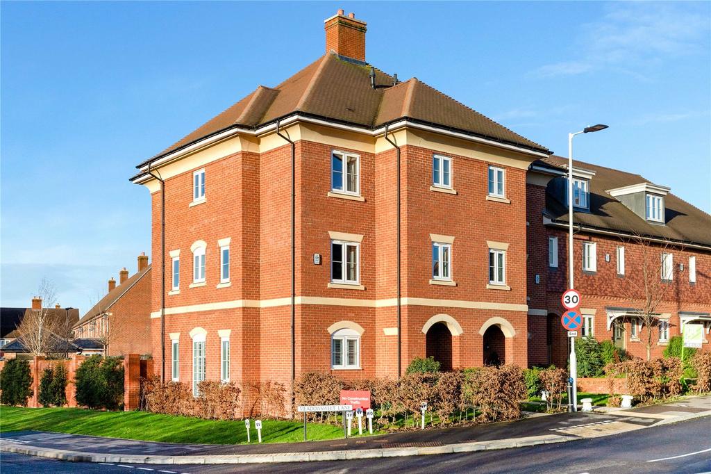 Meadowsweet Lane, Warfield, Bracknell, Berkshire, RG42 4 bed townhouse