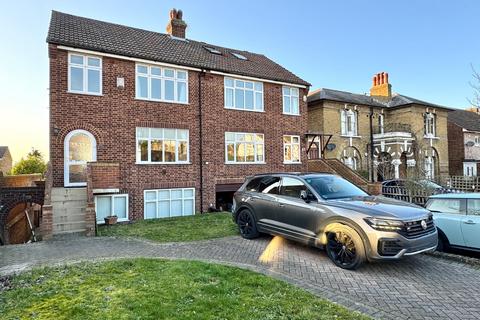 3 bedroom maisonette for sale, Shrewsbury Lane, Shooters Hill, London, SE18 3JJ