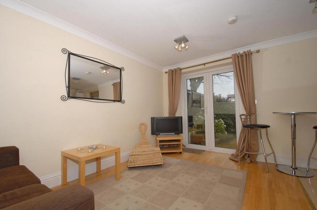 Exeter Road, Harrow, HA2 1 bed flat £1,250 pcm (£288 pw)