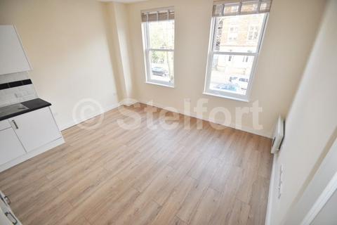 1 bedroom apartment to rent, Holloway Road, London, N7