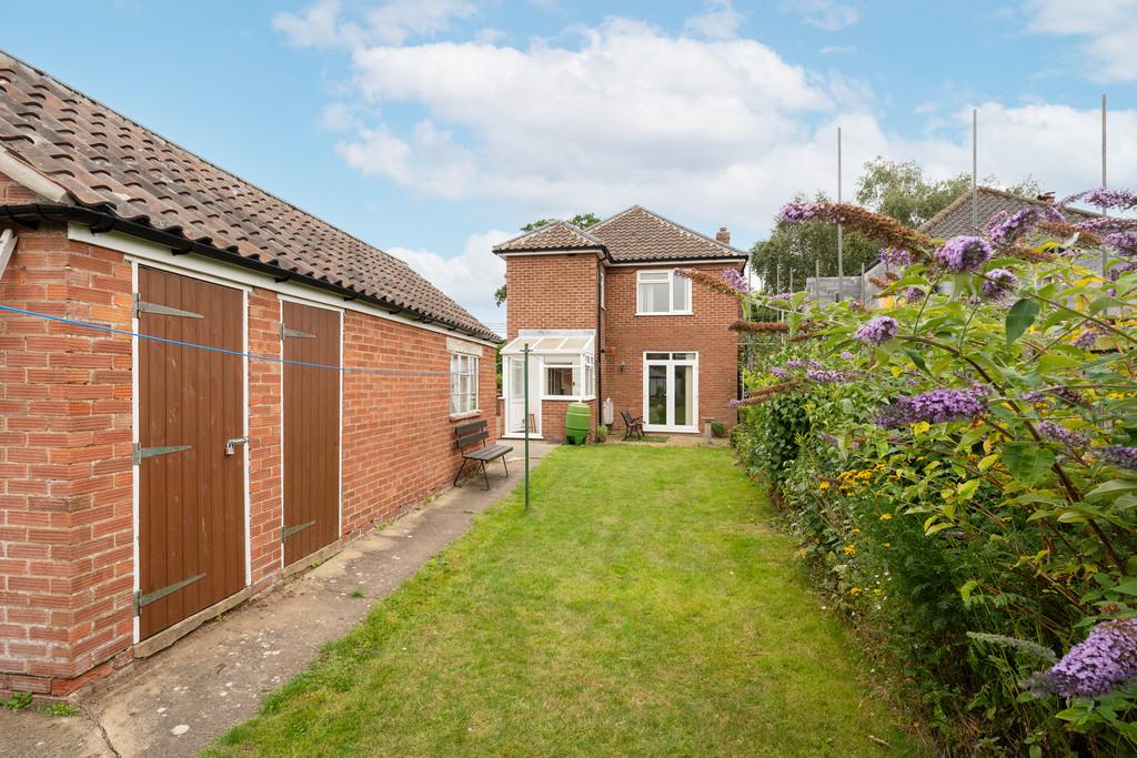 Mill Road, Hethersett 3 bed detached house £1,300 pcm (£300 pw)
