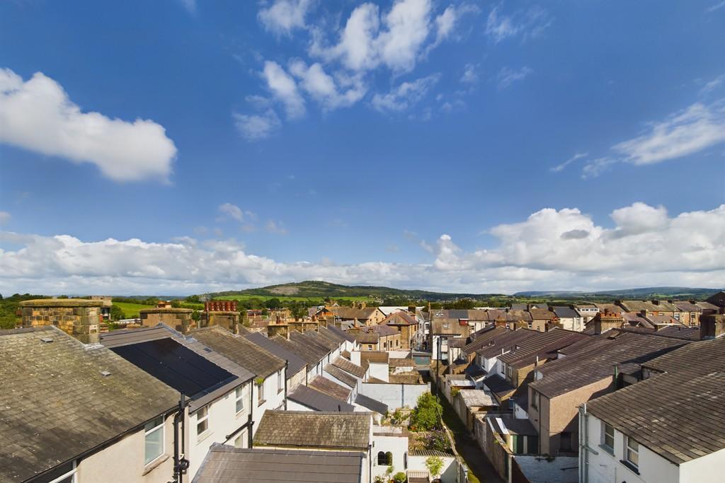 Flat 8, 3 John Street, Carnforth... 2 bed apartment £900 pcm (£208 pw)