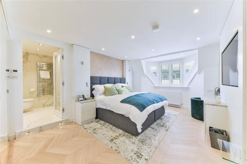 2 bedroom flat for sale, Wellington Street, London
