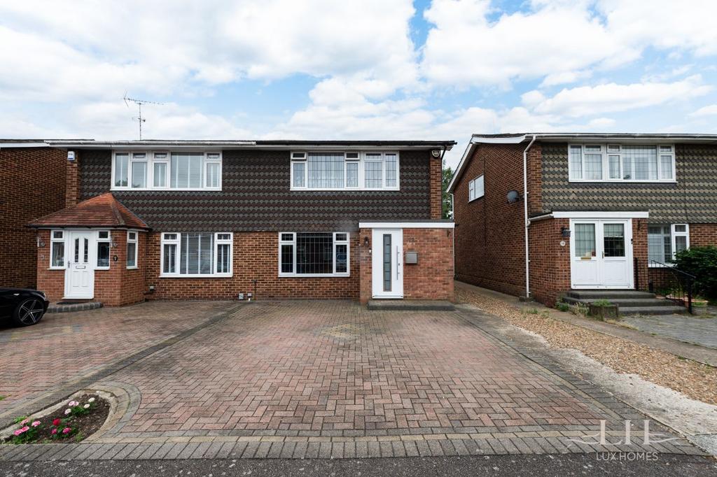 Oakdene Close, Hornchurch 3 bed semidetached house for sale £500,000