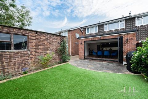 11 Oakdene Close, Hornchurch, RM11 1HD