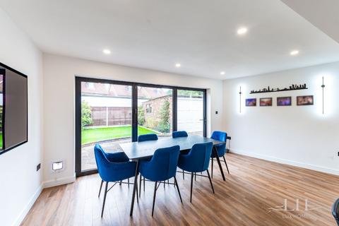 11 Oakdene Close, Hornchurch, RM11 1HD