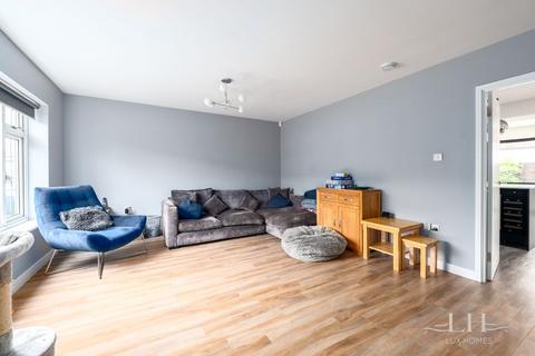 11 Oakdene Close, Hornchurch, RM11 1HD