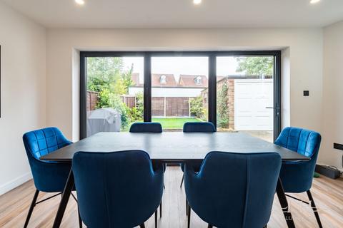11 Oakdene Close, Hornchurch, RM11 1HD