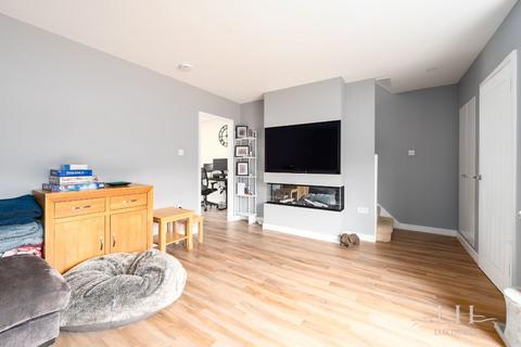 11 Oakdene Close, Hornchurch, RM11 1HD
