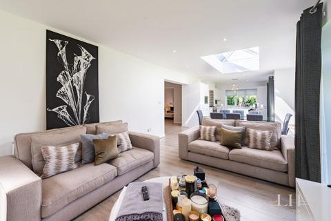 19a Ernest Road, Hornchurch, RM11 3JE