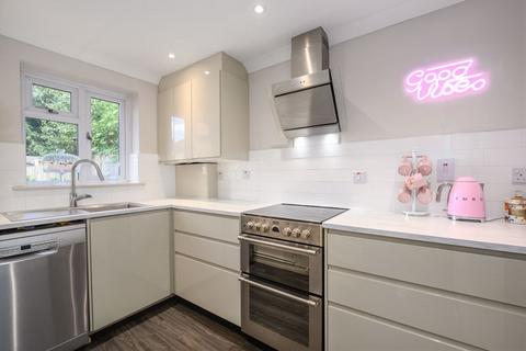 2 bedroom semi-detached house to rent, Annett Road, Walton-On-Thames, KT12 2JS