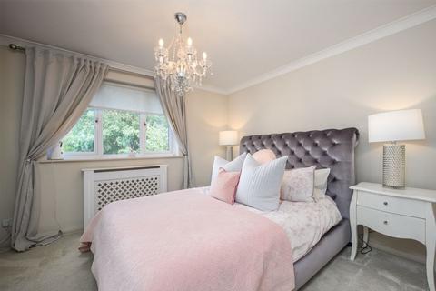 2 bedroom semi-detached house to rent, Annett Road, Walton-On-Thames, KT12 2JS