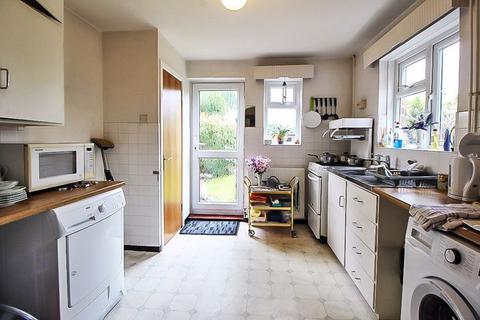 10 Dickinson Road, Wombourne, Wolverhampton, WV5 0NG