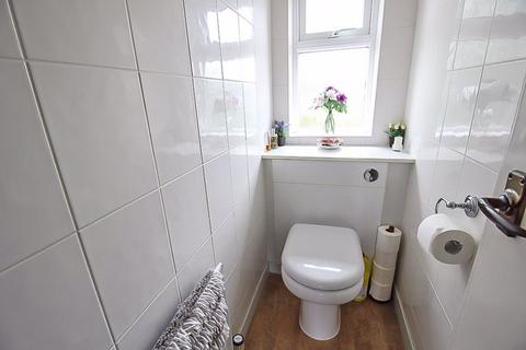 10 Dickinson Road, Wombourne, Wolverhampton, WV5 0NG