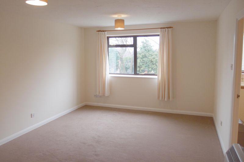 Woodley Court, Amersham HP7 1 bed apartment £1,100 pcm (£254 pw)