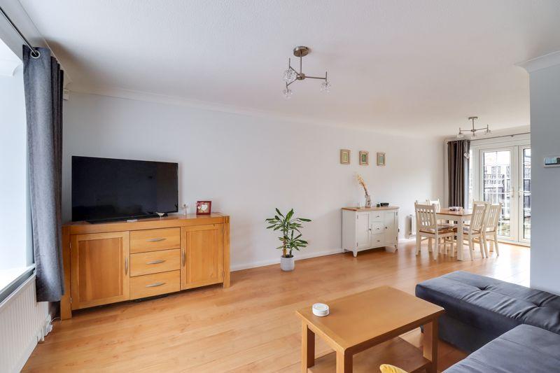 Edward Road, Windlesham GU20 3 bed house for sale £450,000